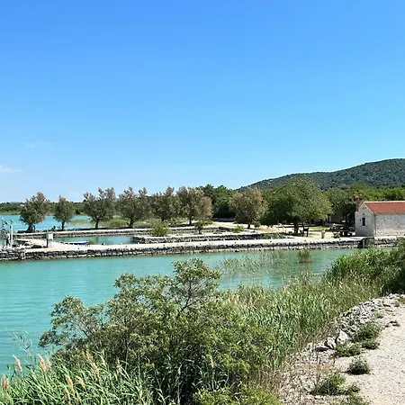 Homes Ahil 7&8 Hébergement de vacances Pakoštane